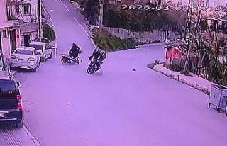 Motosikletlerin kafa kafaya çarpıştığı kazada...