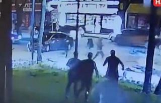 Motosikletlinin metrelerce sürüklendiği feci kaza...