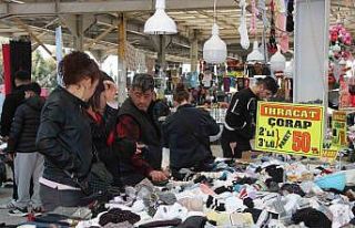 Muğlaspor yararına düzenlenen panayıra vatandaşlar...