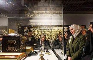 Mukaddes Emanetler Sergisi’ne yoğun ilgi