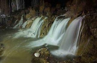 Muradiye Şelalesi mevsimlerin ötesinde bir güzellik