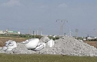 Muratlı’da mera alanına atık döküldü