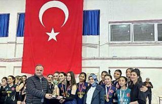 Mut’ta voleybol turnuvası düzenlendi