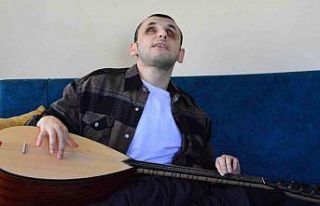Müzik aşkı engellerini aştı: Çaldığı enstrümanlarla...