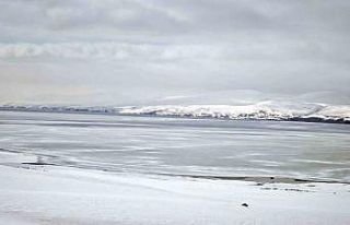 Nazik Gölü’nde buzların çözülmesi bu yıl...
