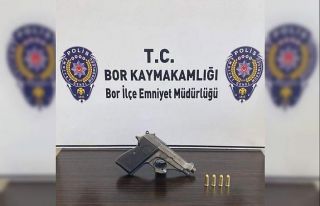 Niğde Bor’da silah ve çalıntı motosiklet ele...