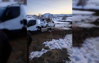 Niğde-Çamardı yolunda araç takla attı, 4 kişi...