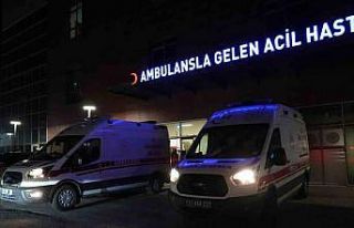 Niğde’de kontrolden çıkan otomobil elektrik direğine...