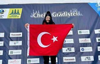 Niğdeli sporcu Ebru Tuncer’den çifte gurur