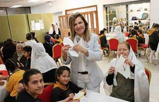 Nineler ve torunları mendil geleneğinde buluştu:...