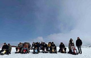 Öğrenciler kayak merkezinde doyasıya eğlendi