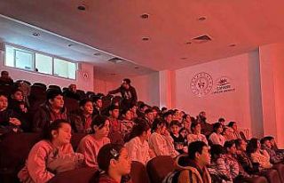 Öğrenciler tiyatro ile polislik mesleğini canlandırdı