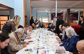 Öğrenciler ve huzurevi sakinleri kuşaklar arası...