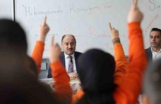 Öğrencilere kendi hikayesini anlattı