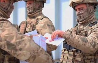 Öğrencilerin mektupları Mehmetçiğe ulaştı