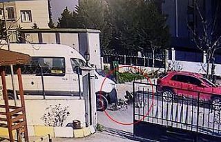 Okul servisine çarpmamak için motosikletten düşüp...