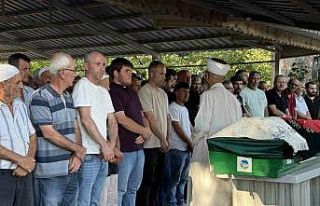 Öldürülen oğlunun doğum gününü mezarı başında...