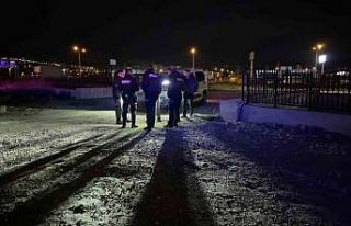 Önce darbettiler, ardından tabancayla vurup kaçtılar:...