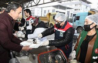 Osmaniye’de vatandaşlar iftar sofrasında buluştu