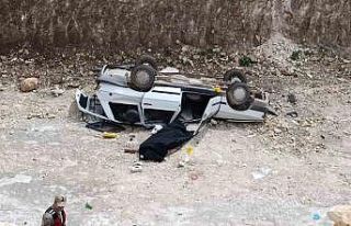 Otomobil 10 metrelik çukura düştü: 1 ölü, 1...