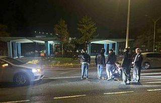 Otomobilin önüne atlayan genç yaralandı