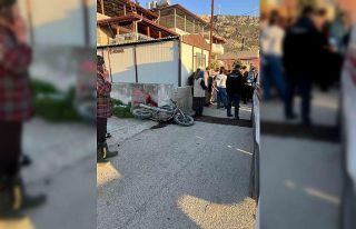 Otomobille çarpışan motosikletli ağır yaralandı