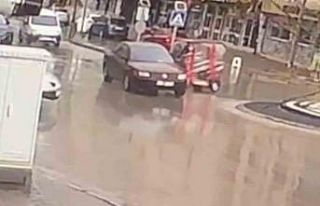 Otomobille çarpışan üç tekerlekli elektrikli...