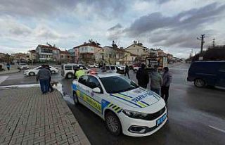 Otomobille hafif ticari araç çarpıştı: 1 yaralı