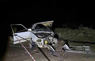 Otomobillerin kafa kafaya çarpıştığı kazada...