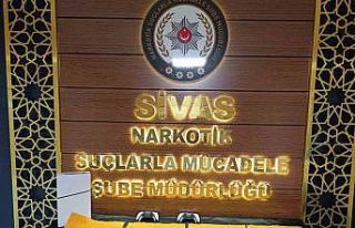 Oyun konsoluna gizlenen uyuşturucu polisin dikkatinden...