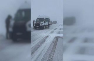 Palandöken geçidinde kar ve tipi nedeniyle onlarca...