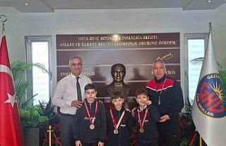 Paletli Yüzme Şampiyonasına GKV Özel Okulları...