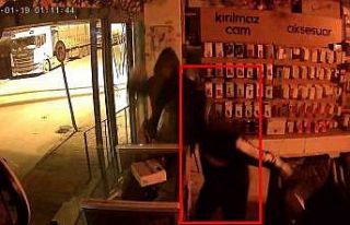 Parke taşıyla camları kırıp iş yerini soyanlar...