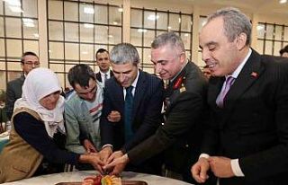 Polislerden özel bireye unutamayacağı doğum günü...