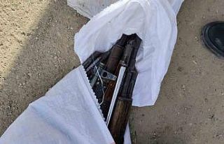 Polisten kaçarken içi kalaşnikof dolu çuvalı...