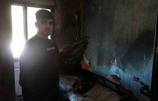 Prizden çıkan yangında apartman dairesinden alevler...