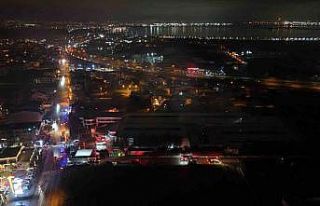 Raf imalatı yapılan fabrika alevlere teslim oldu