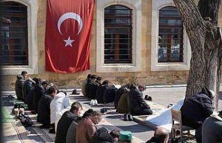 Ramazan’ın son Cuma namazında yoğunluk: Bayburt’ta...