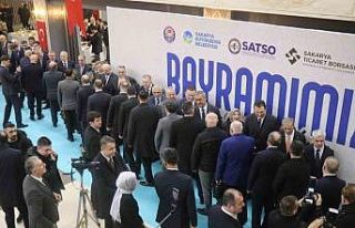 Sakarya protokolü ve vatandaş bayramlaştı