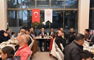 Salihli Kaymakamı Güldoğan, iftarını Roman vatandaşlarla...