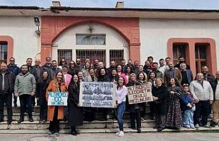Salihli’de ilkokul mezunları 25 yıl sonra buluştu