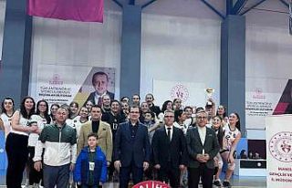 Salihli’de Kadınlar Günü’ne özel voleybol...