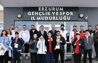 Şampiyon taekwondocular ödüllendirildi