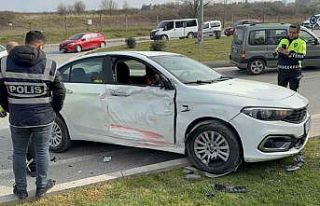 Samsun’da otobüs ile otomobil kavşakta çarpıştı:...
