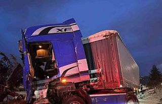 Samsun’da tır devrildi: 1 yaralı