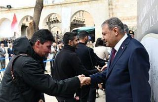 Şanlıurfa’da kent protokolü vatandaşlarla bayramlaştı