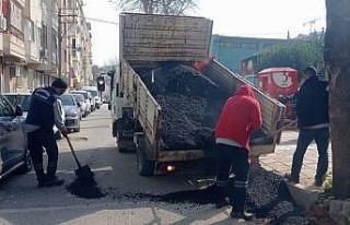 Şehzadeler’de bozulan yollar onarılıyor