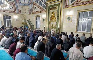 Selendi’de Kadir Gecesi’nde camiler dolup taştı