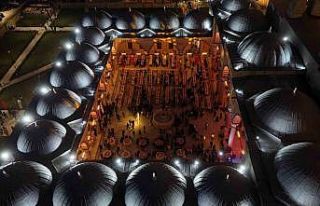 Selimiye’nin gölgesinde binlerce kişi iftarda...