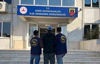 Serik’te çeşitli suçlardan aranan 5 kişi yakaladı
